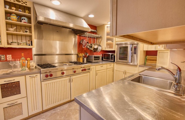 Charming Ketchum Cottage with Gourmet Kitchen