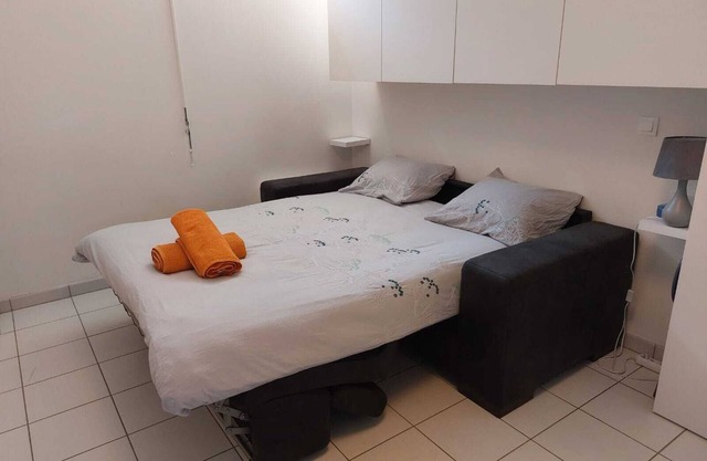 Charming La ville du bois studio ideal for departures from Orly and visits to Paris