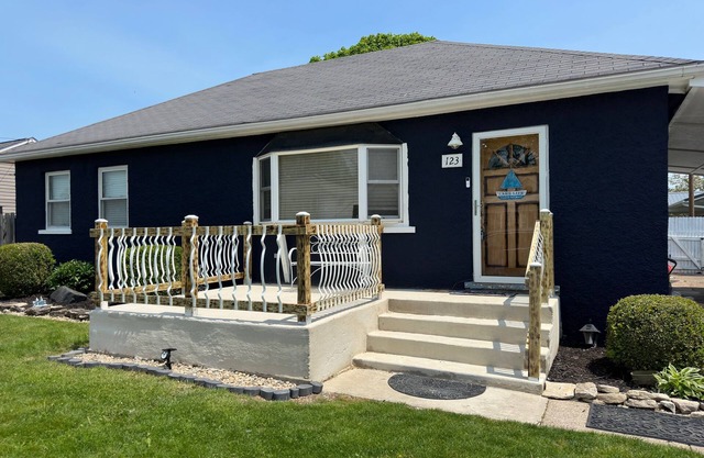 Charming Lake House, short walk to lake, near downtown PC, great for families!