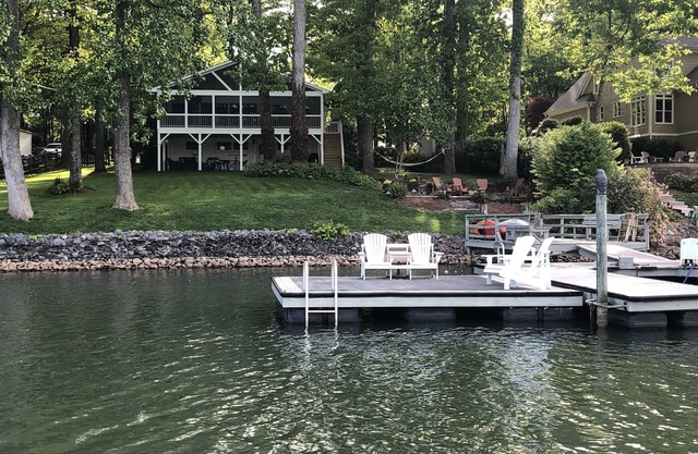 Charming Lake Norman Home- Beautiful Quiet Cove "Great for Family's."