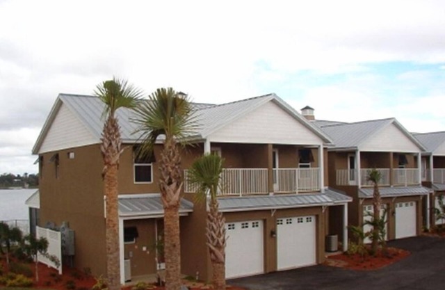 Charming Lakefront Townhouse in Lake Placid