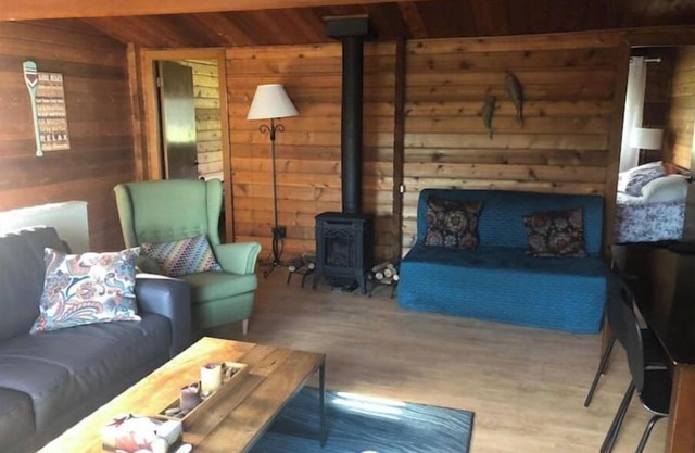 Charming Lakeront Cottage