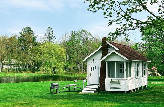 Charming Lakeside Cottage in Bar Harbor - Minutes to Acadia National Park and Downtown (Sleeps 6-8)