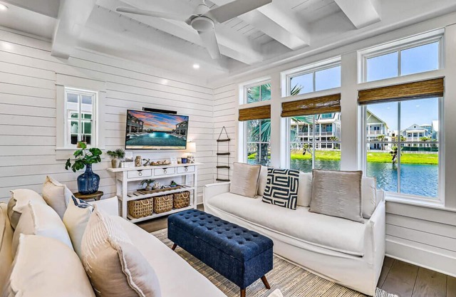 Charming Lakeside Beach Cottage in Cinnamon Shore South! See All Amenities!