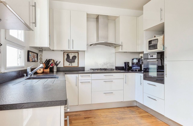 Charming large house in Courbevoie - Welkeys