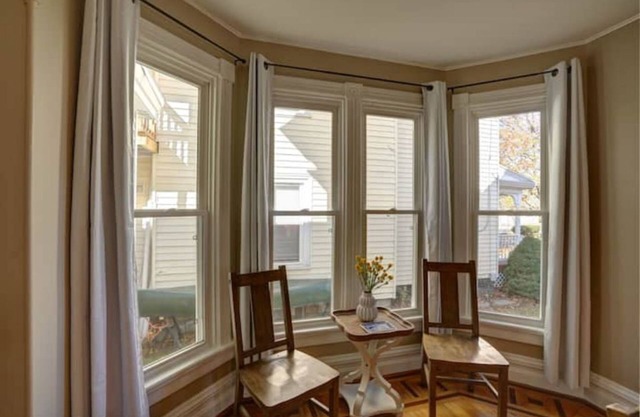 Charming large Victorian apartment on quiet street