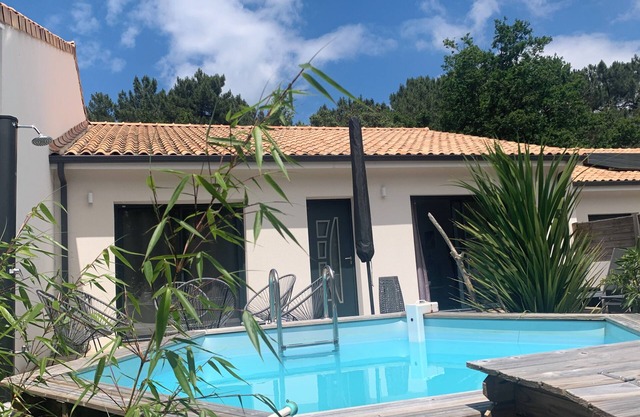 Charming Le Verdon-sur-Mer Villa with Private Pool and Garden