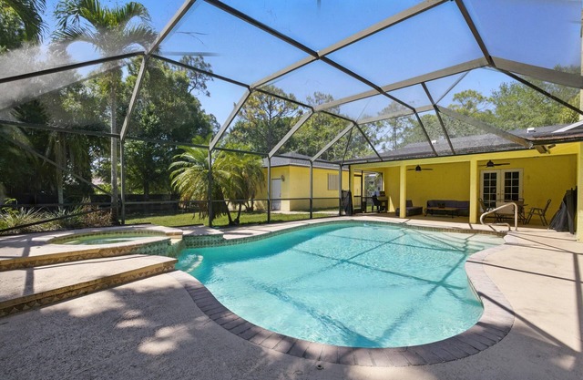 Charming Loxahatchee Retreat – Your Perfect Getaway With Large Game Room