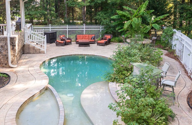 Charming, luxury ,cozy, and secluded cozy villa on one acre fenced land