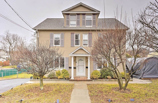 Charming Mamaroneck Home ~ 22 Mi to Manhattan