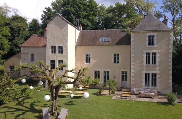 Charming manor house with pool and spa access