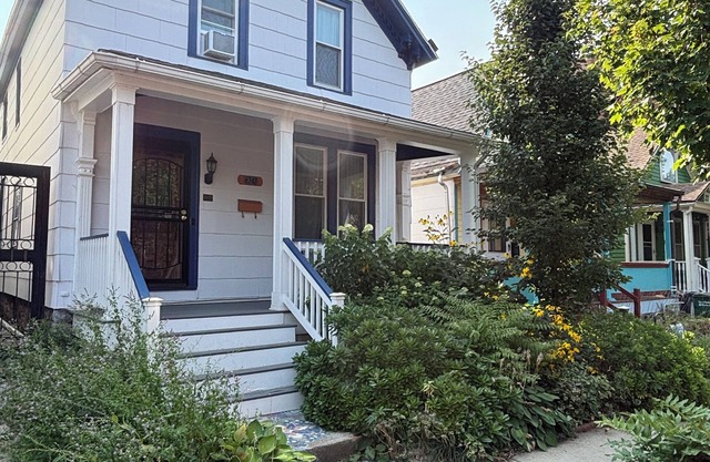 Charming Mid Century Modern 4BR House in Allentown, Buffalo, Stylish decor. I