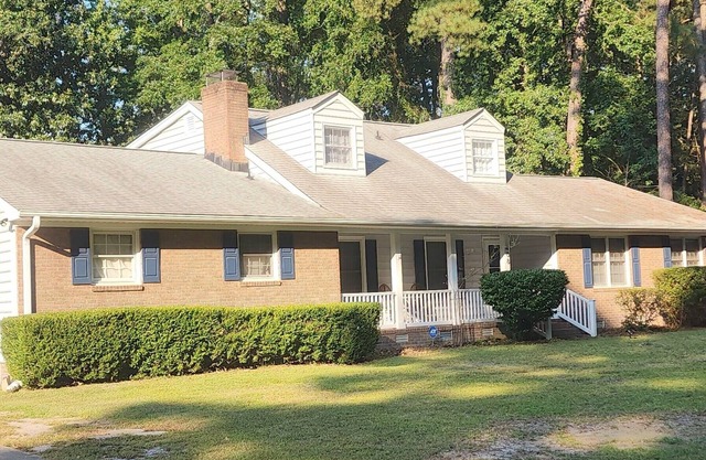Charming Mid-century modern home, 5-bedrooms, 5 minutes from ECU, Greenville