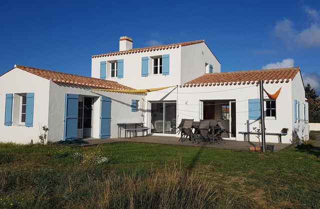 Charming new vacation home, 10 min from the beach