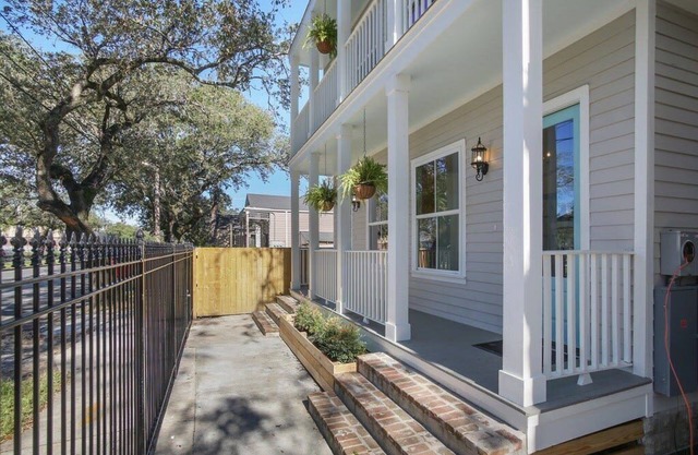 Charming NOLA Villa- Pets OK, Close to street cars