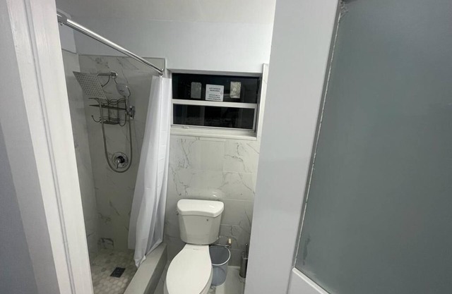 Charming one bedroom with AC and WiFi in lovely Miami
