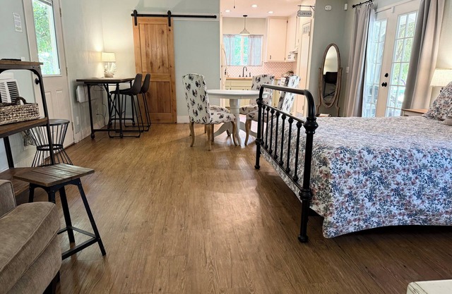 Charming Orchard Cottage…Pet Friendly!