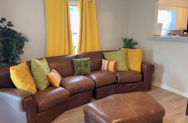 Charming Pet friendly 2-bedroom house in lovely Houston inside the loop