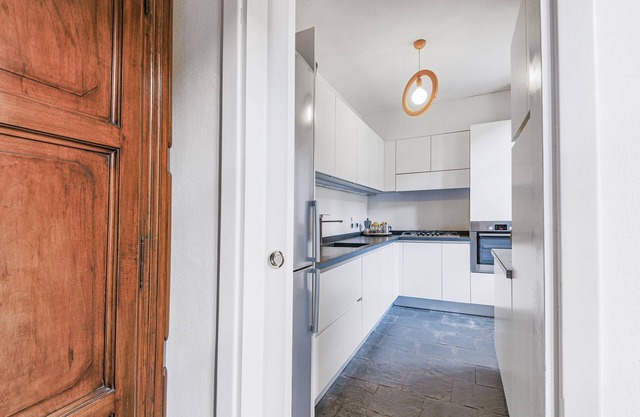 Charming portion of villa close to the lake, nestled in a quiet oasis amidst