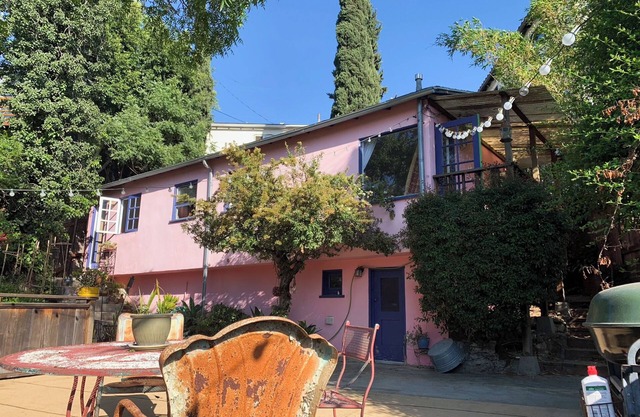 Charming private house in the heart of Echo Park, surrounded by beautiful nature