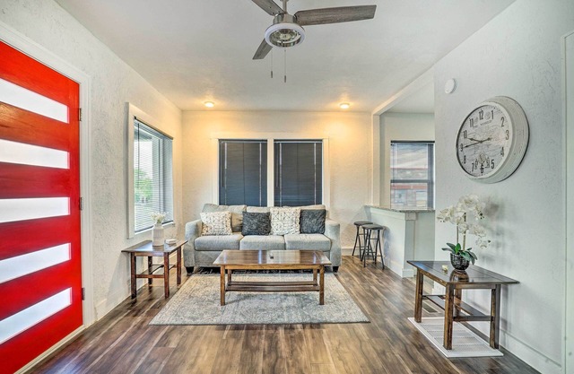 Charming & Quaint El Paso House w/Backyard!