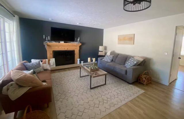 Charming & quiet 2-bedroom house with WiFi and AC in Walnut Creek