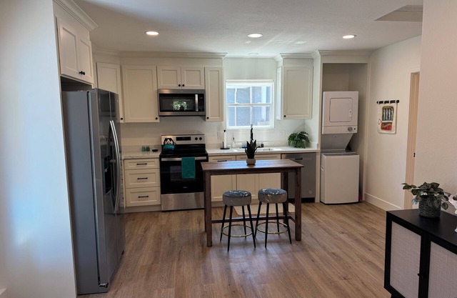 Charming, quiet cottage in Pleasant Hill