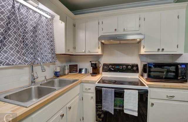 Charming Remodeled Home close to several hospitals, downtown,.