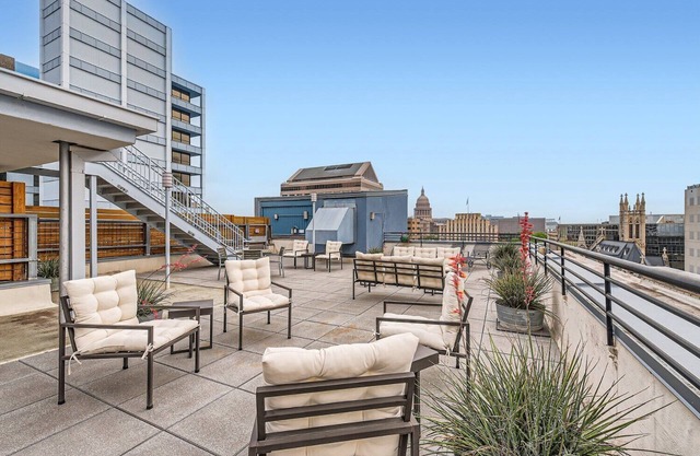 Charming Retreat in the Center of Downtown Austin