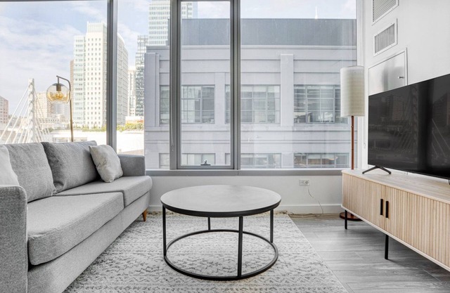 Charming Rincon Hill 1BR w/W/D, Gym & Pool, near Tech HQs, by Blueground