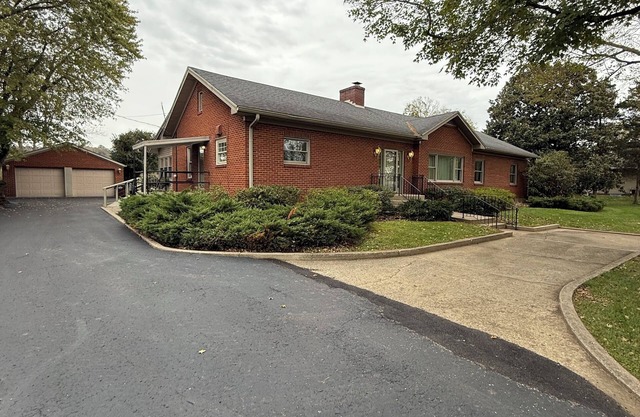 Charming Riverside Getaway in Carrollton, KY