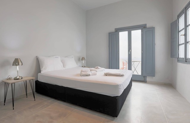 Charming Santorini Villa | 1 Bedroom | Deluxe Room | Wonderful Caldera Sea.