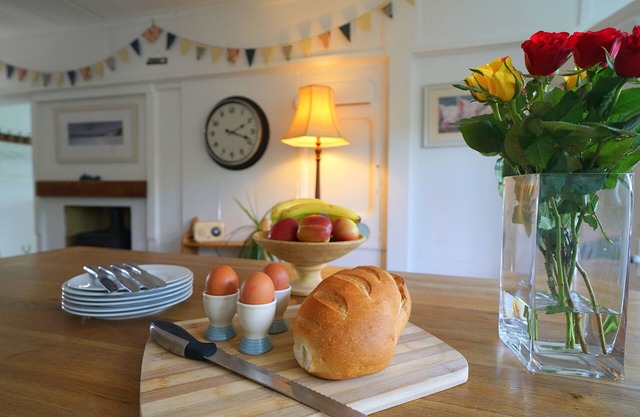 Charming Seaside Home, Full of Character (Old railway carriages) Pet Friendly,