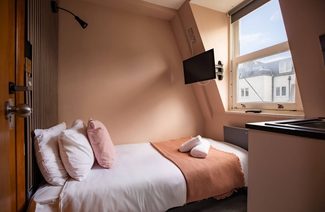 Charming Single studio Hyde Park 405