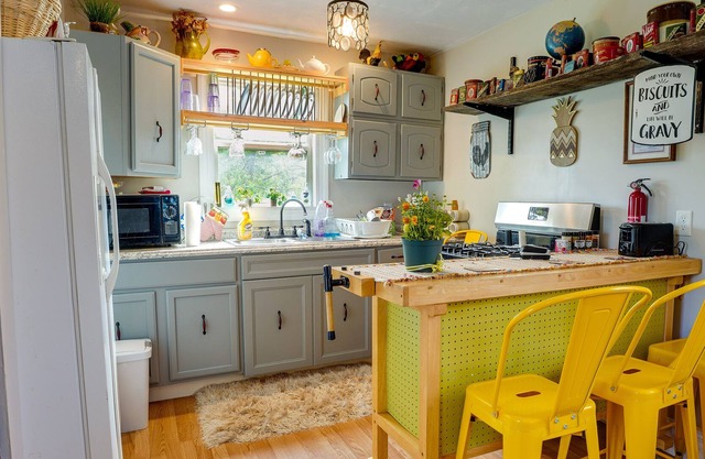 Charming Smoot Cabin on Working Farm!