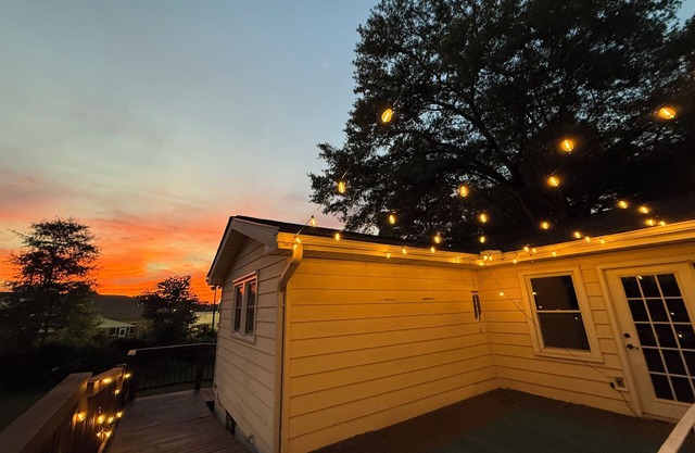 Charming Smyrna Pet Friendly Home close to Braves
