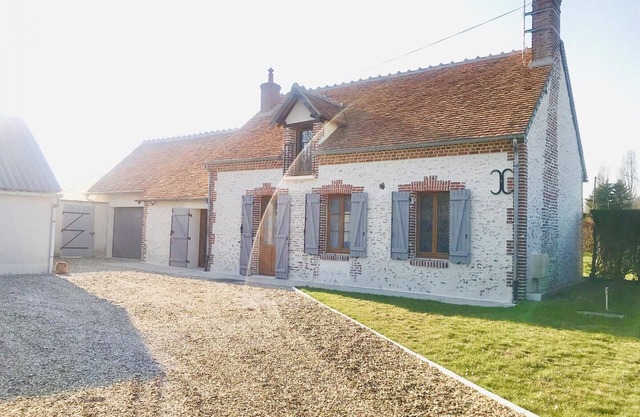 Charming Sologne Home: Garden, Terrace, Near Châteaux and ZooParc