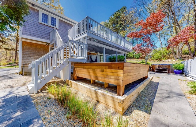 Charming & spacious Cape Cod Eden by the beach with pool, hot tub & fireplace