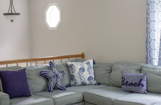 Charming & spacious beach home in Bonnet Shores, Narragansett