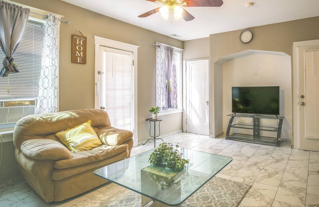 Charming St Louis Home - 3 Mi to Tower Grove Park!