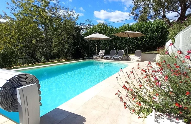 Charming stone house SARLAT - swimming pool, walking distance to town center & peaceful setting