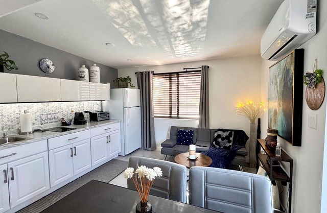 Charming studio in brilliant North Miami Beach with AC