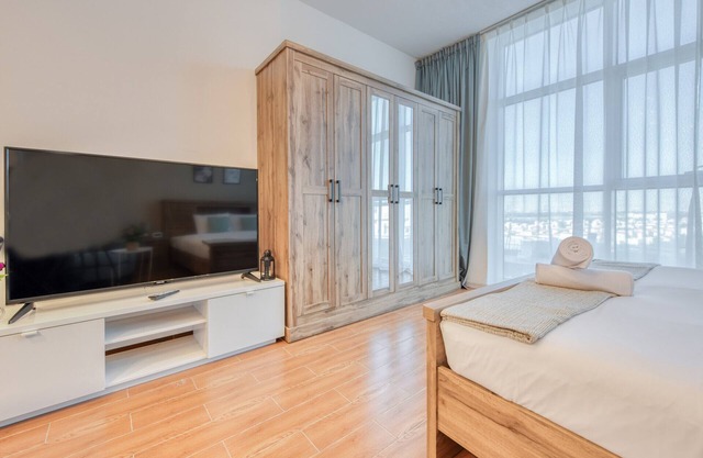 Charming Studio at Al Jawhara Tower Jumeirah Village Triangle by Deluxe Holiday Homes