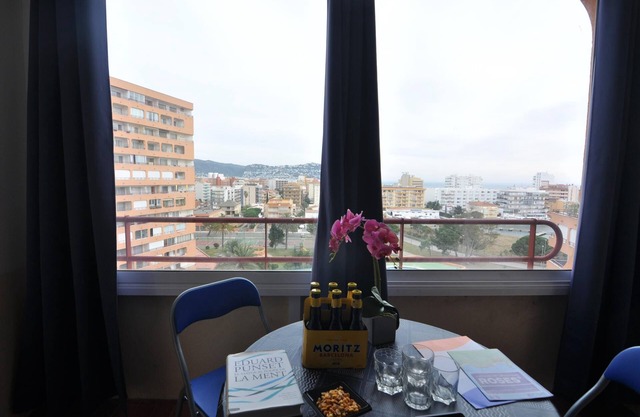 Charming studio for rent in Roses, Costa Brava. Capacity for 3 people. With pool, close to the beach and modern amenities. Book now!