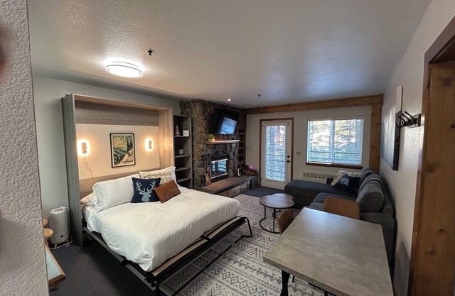 Charming studio in Kirkwood w/hot tub and wifi