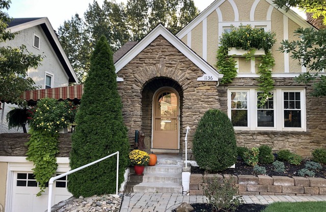 Charming Stylish 5 Star Hyde Park Home-November Weekend special pricing!