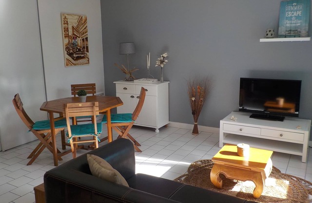 Charming T2 house in a quiet condominium near the beaches.