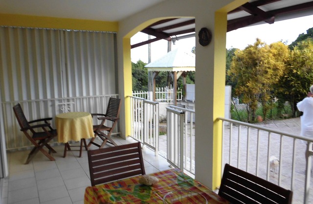 Charming T2 ' Le Colibri ' garden floor with flowers and all comforts in Ste Anne Wifi