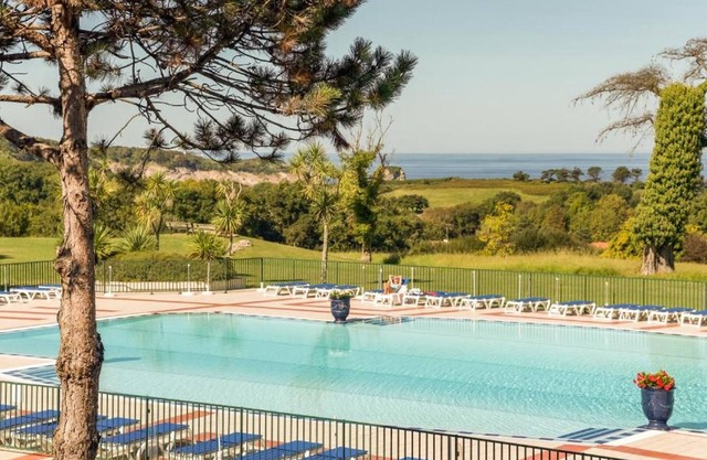 Charming T2 with Pool and Parking, Near Hendaye