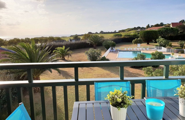 Charming T3 duplex sea and golf view